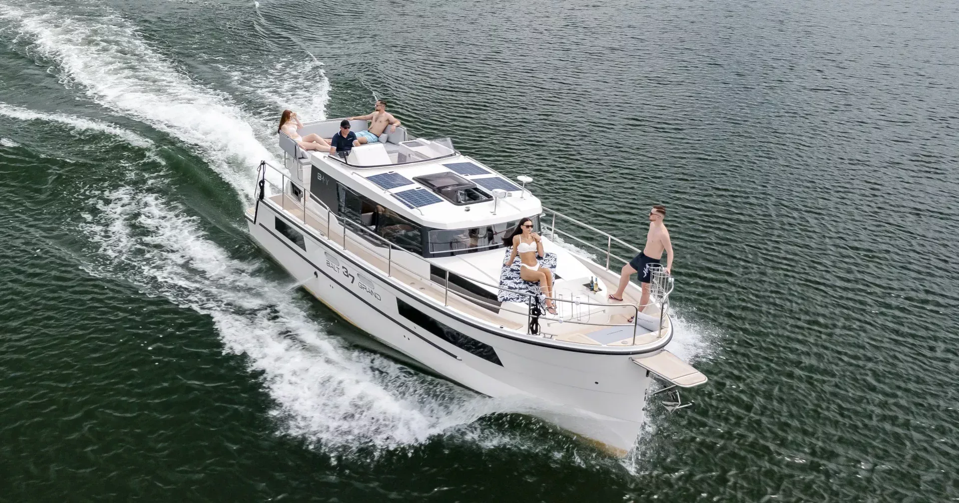 Balt 37 Grand - nagyméretű lakóhajó