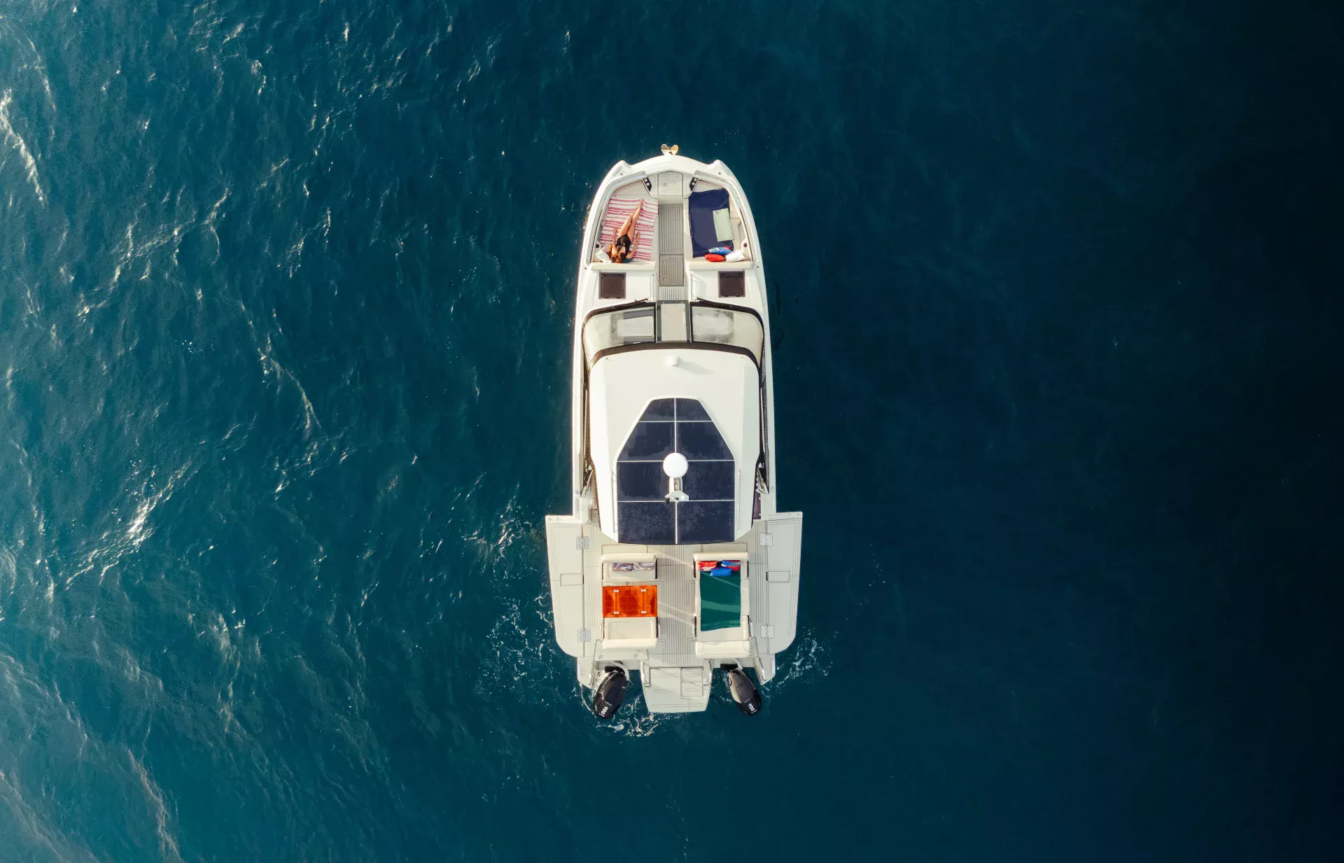 Ultramodern katamarán - YOT 41