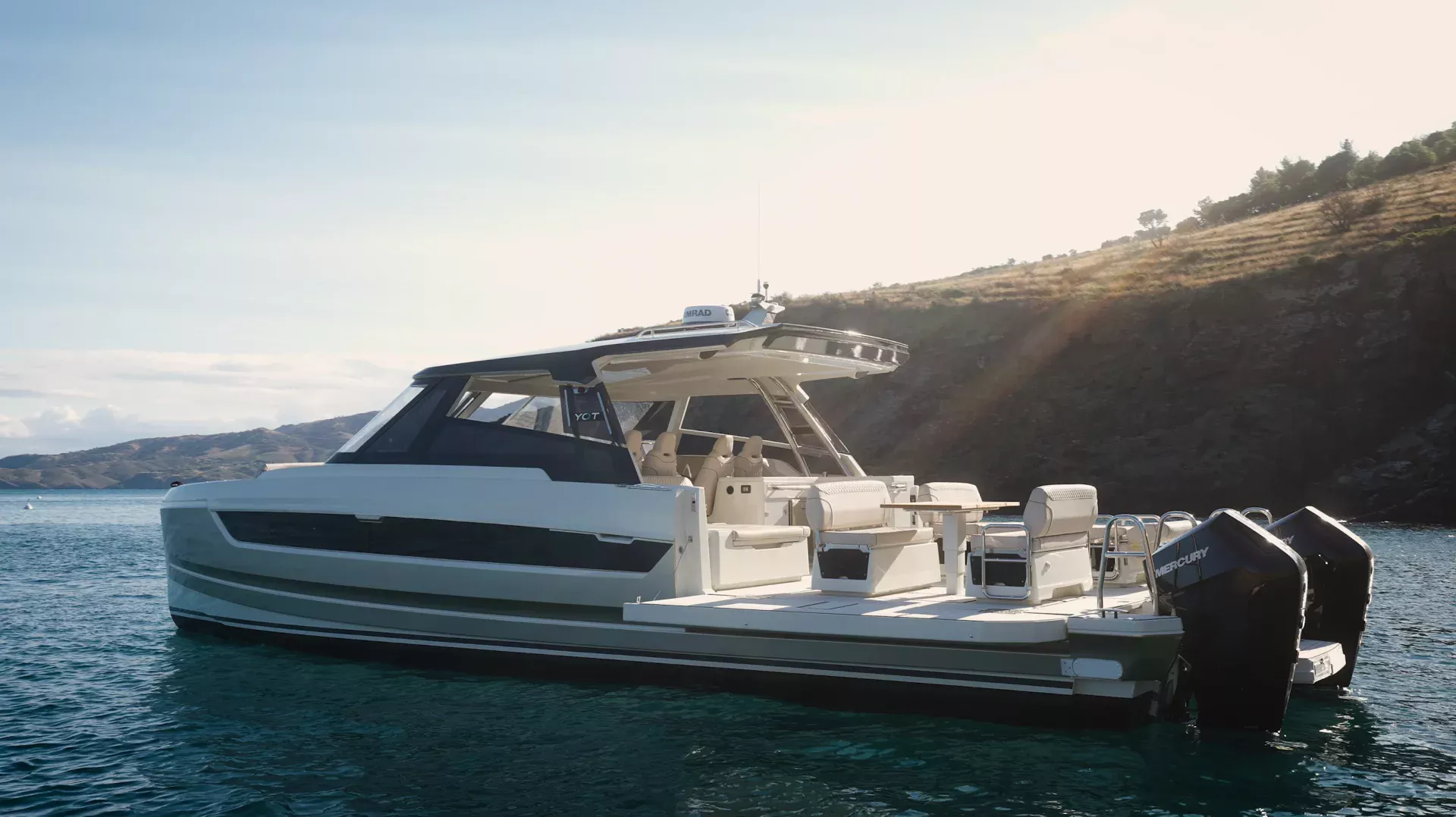 YOT 41 luxuskatamarán