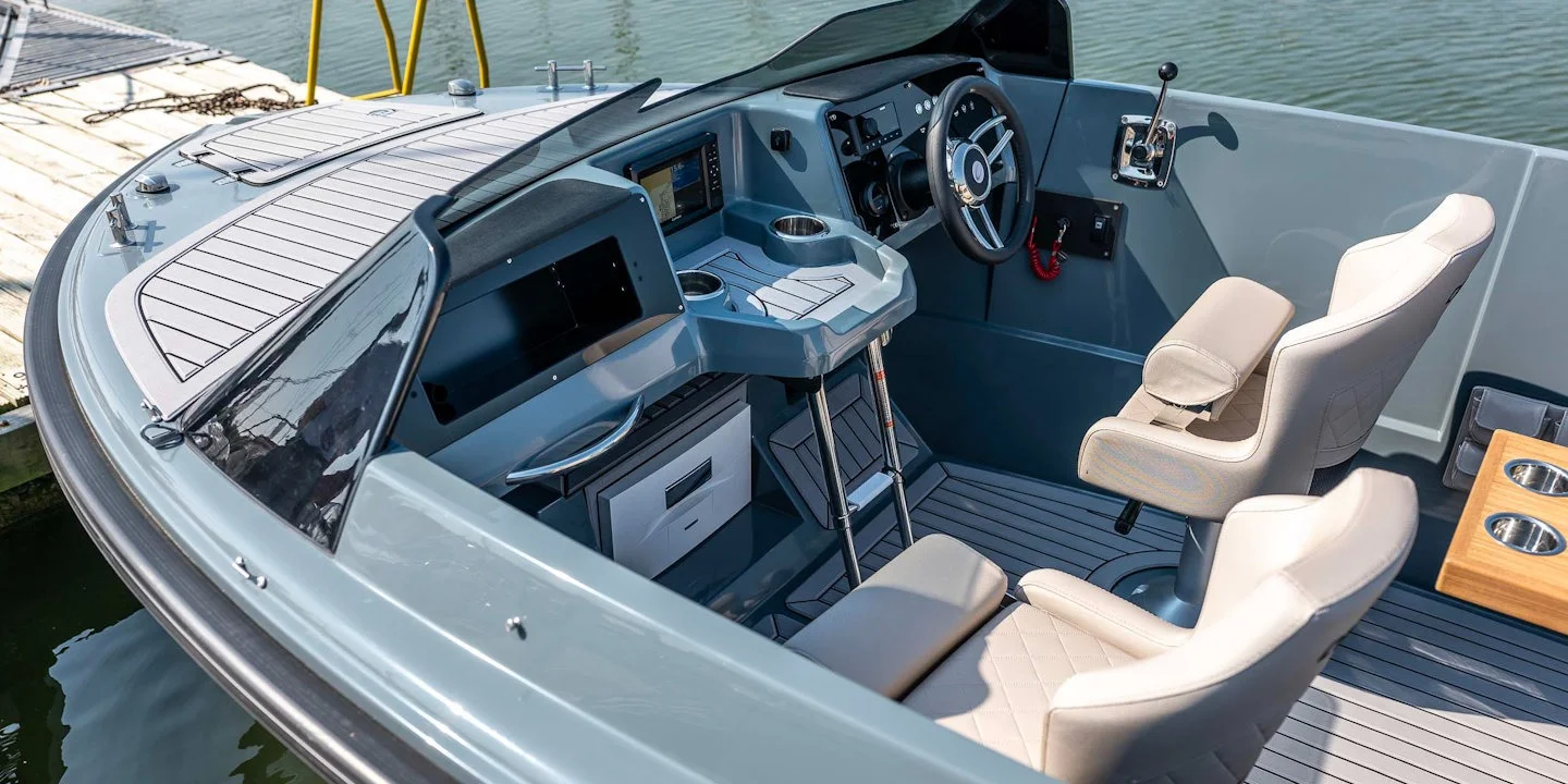 Corsiva 607 Runabout kormányállás és két ülés felülnézetből