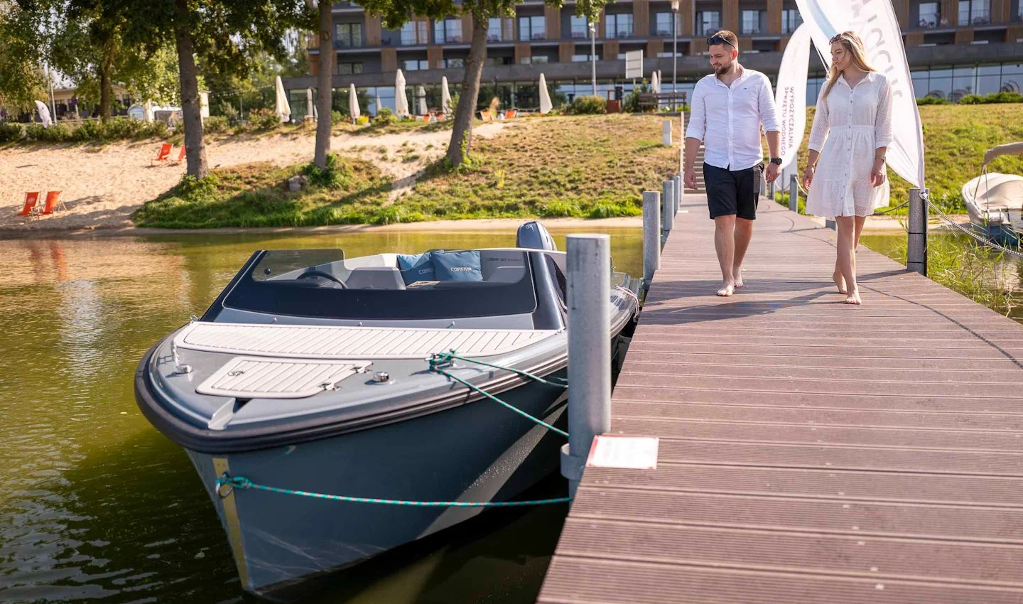 Corsiva 607 Runabout orra stégnél kikötve