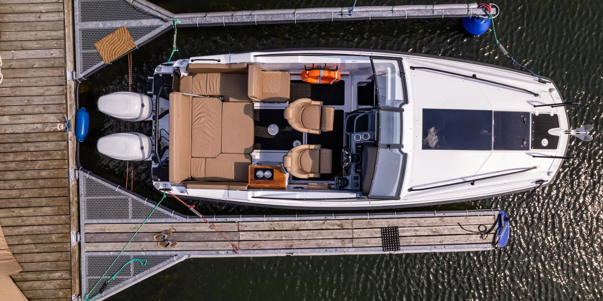 Coaster DC7 felülnézetből, kokpit és két külsőmotor